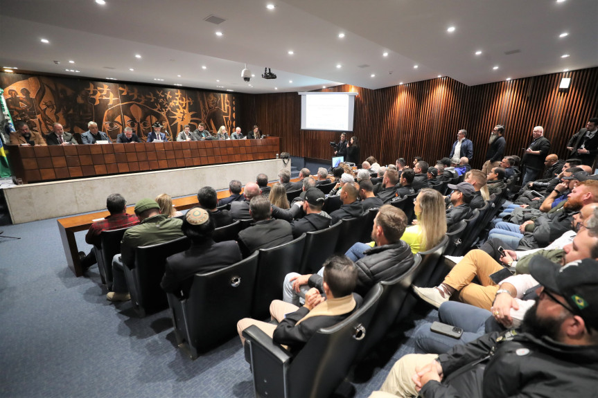 Encontro aconteceu na manhã desta segunda-feira (14), no Plenarinho da Casa.