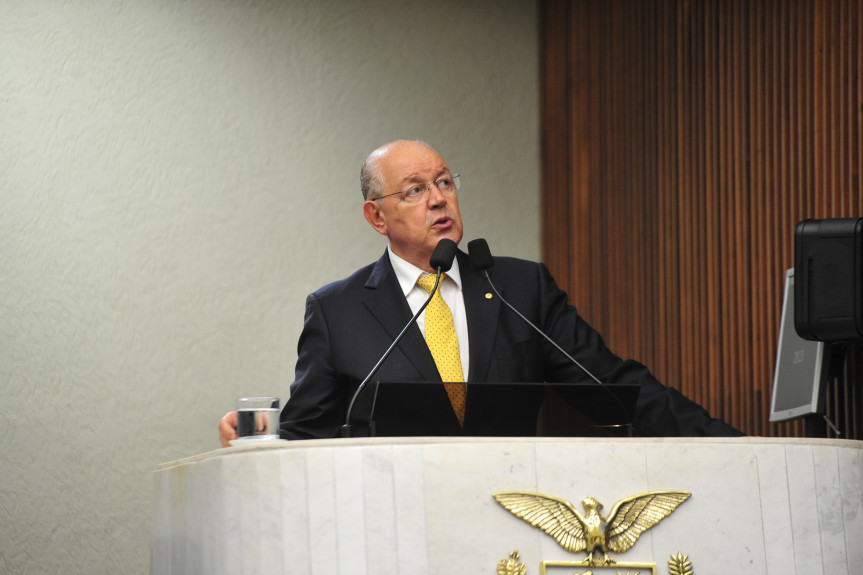 O ex-deputado federal, Luiz Carlos Hauly, autor da proposta original da reforma que tramita no Senado, explicou os três pilares essenciais para um novo sistema tributário.