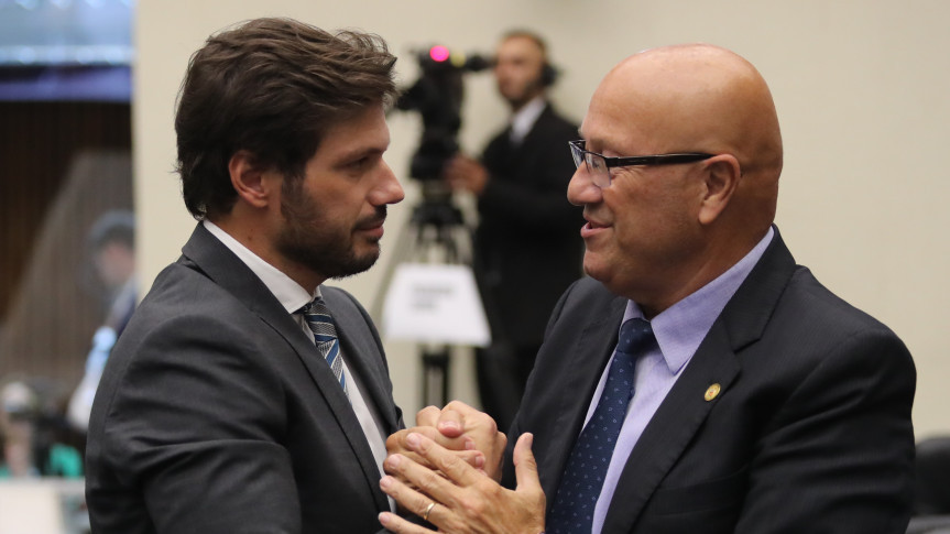 Presidência da CCJ foi definida após entendimento entre os deputados Tiago Amaral e Luiz Claudio Romanelli.