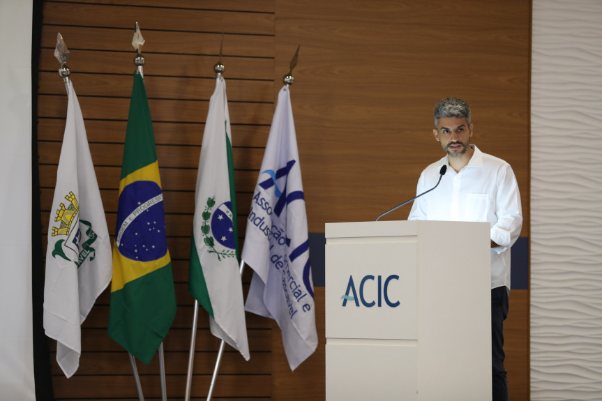 Durante a audiência pública, a classe política e lideranças da sociedade civil organizada da região se posicionaram contra o modelo de outorga e a favor da modelagem que adota o menor preço de tarifa.