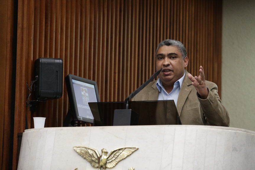 O economista e supervisor técnico do DIEESE/PR, Sandro Silva, usou o horário do Grande Expediente para falar sobre as principais reivindicações, agenda legislativa e diretrizes para a classe trabalhadora paranaense e brasileira.
