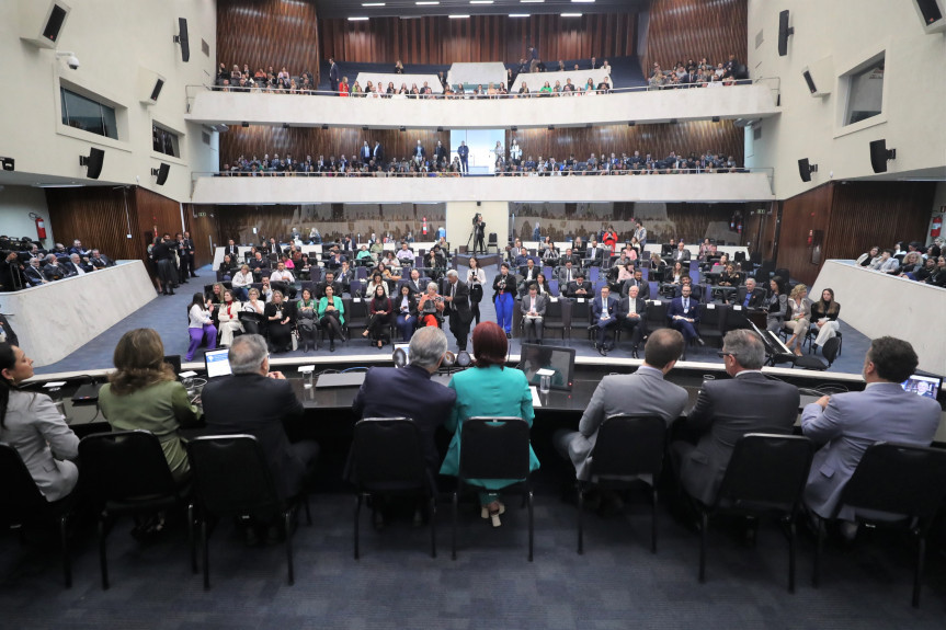 Abertura do Congresso lotou o Plenário da Assembleia Legislativa.