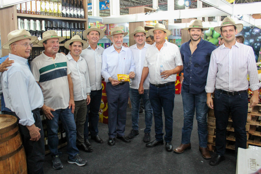 O parlamentar esteve junto com a comitiva do Governo do Estado, representada pelo governador em exercício Darci Piana, deputados, e prefeito da cidade Hermes Pimentel da Silva.