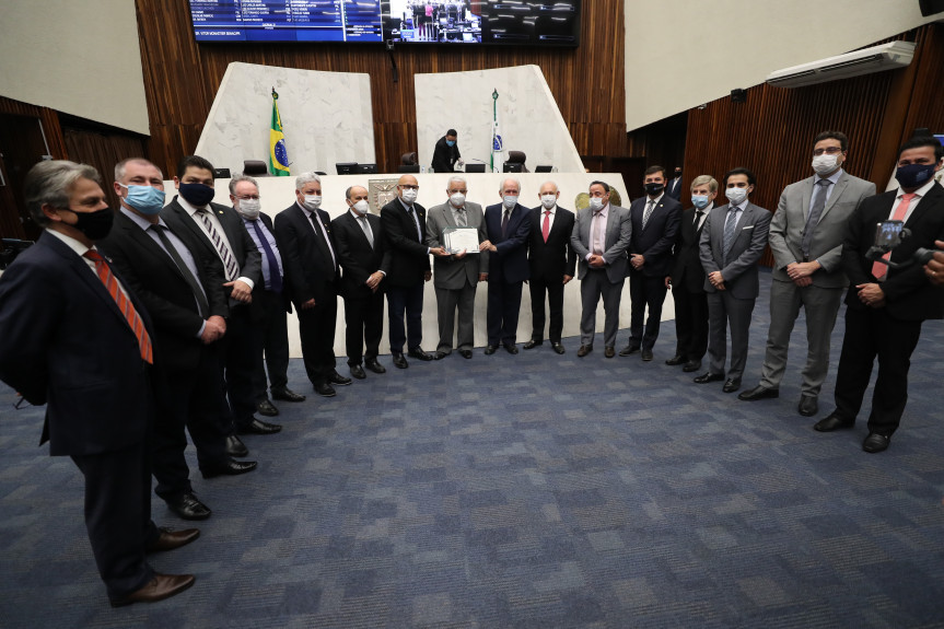 Vitor Monastier, ex-diretor regional do SENAC/PR é homenageado pela Assembleia Legislativa