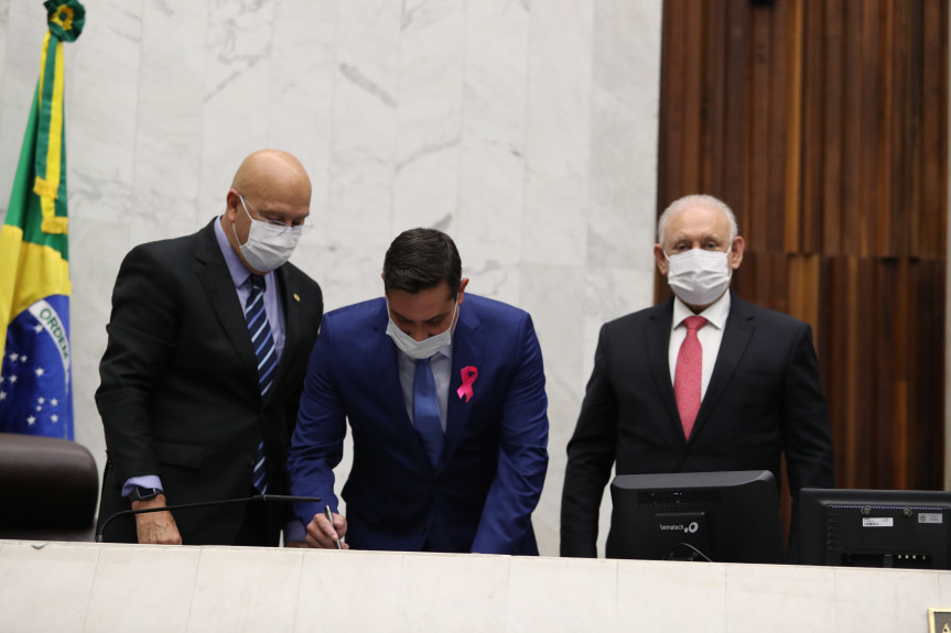 Deputado Cassiano Caron é empossado na Assembleia Legislativa do Paraná.