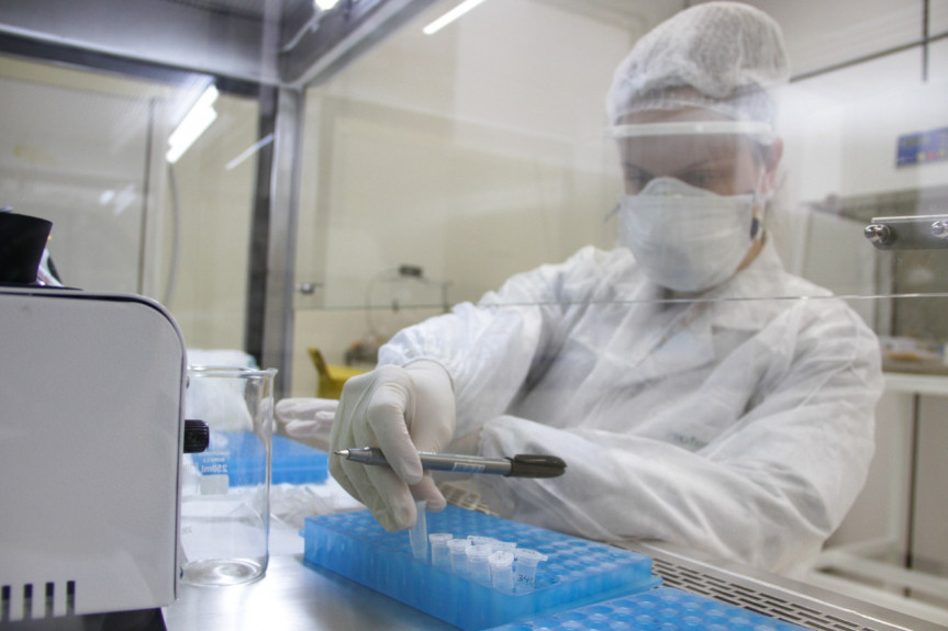 O laboratório do campus de Realeza da Universidade Federal da Fronteira Sul (UFFS) tem capacidade de processar até 100 amostras por dia de exames da Covid-19.