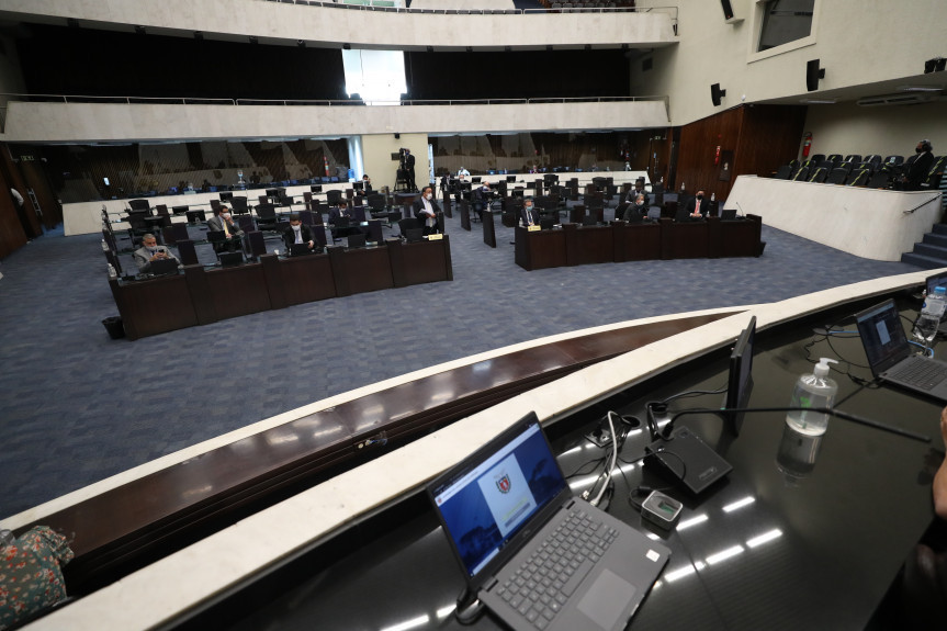 Emendas adiaram a segunda votação do projeto que cria o auxílio emergencial para microempresas e microempreendedores individuais.