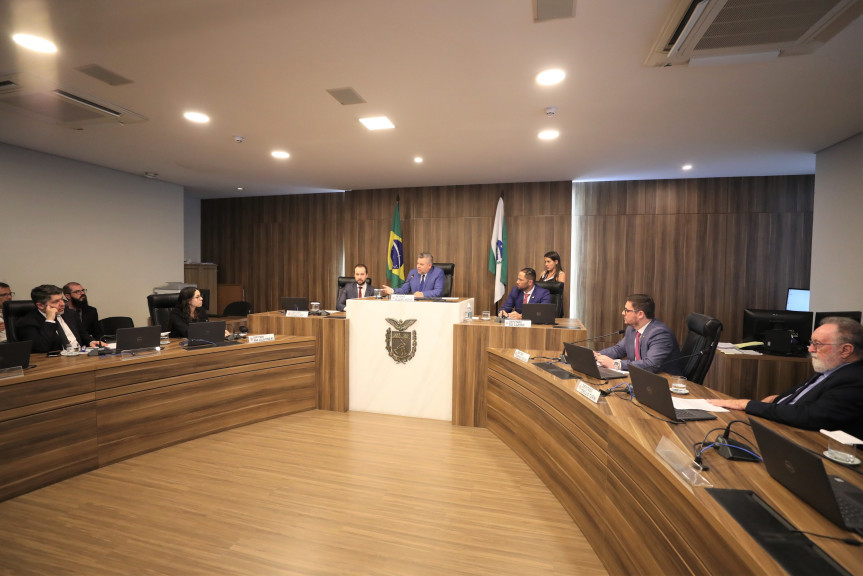 Reunião ocorreu no início da tarde desta segunda-feira (30), no Auditório Legislativo.