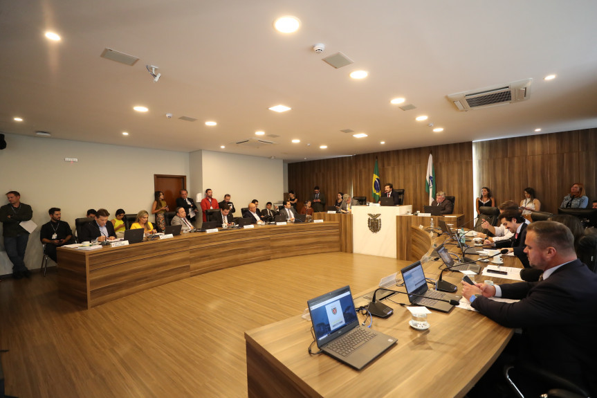 Reunião ocorreu no início da tarde desta terça-feira (27), no Auditório Legislativo.