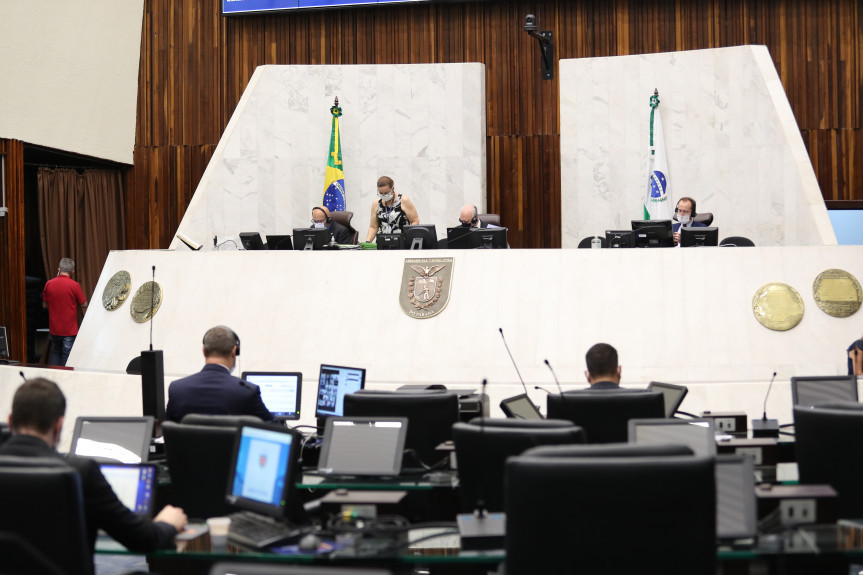 Proposta do Poder Executivo que trata da ponte de Guaratuba foi aprovada em segundo turno por unanimidade pelos parlamentares na forma de emenda modificativa