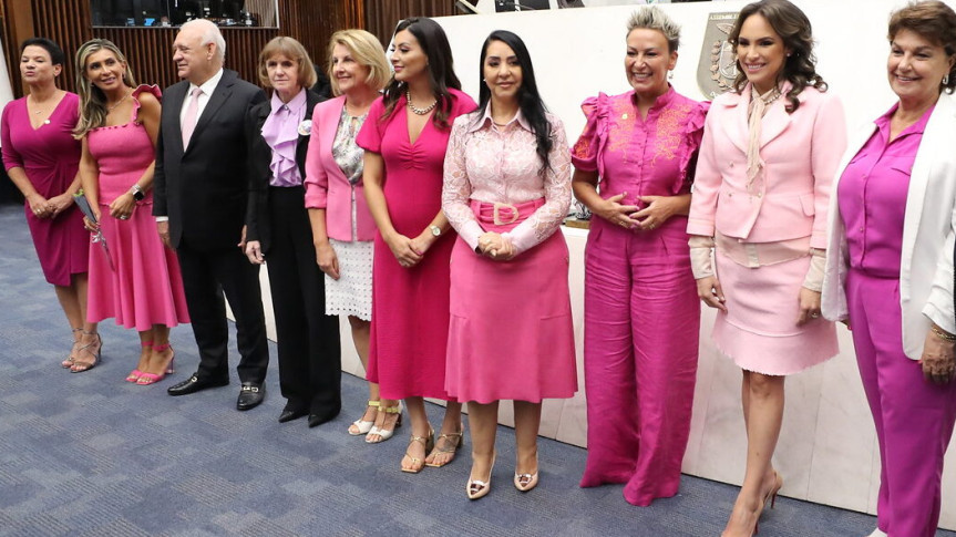 Deputadas integrantes da Bancada Feminina da Assembleia, ao lado do presidente do Legislativo Ademar Traiano (PSD)