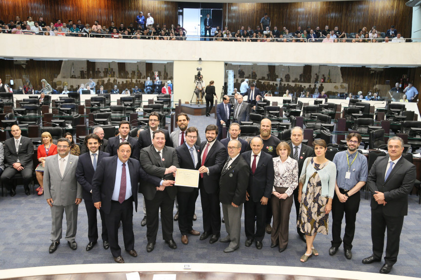 Peritos e auxiliares da Polícia Científica são homenageados pelo Poder Legislativo