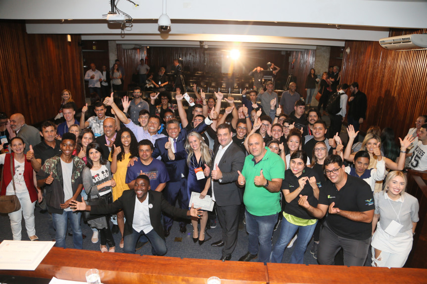 audiência pública reuniu dezenas de jovens no plenarinho da Assembleia