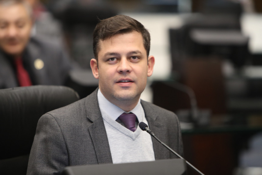 Deputado Tião Medeiros (PTB), presidente da Comissão de Obras Públicas, Transportes e Comunicação da Assembleia Legislativa do Paraná.