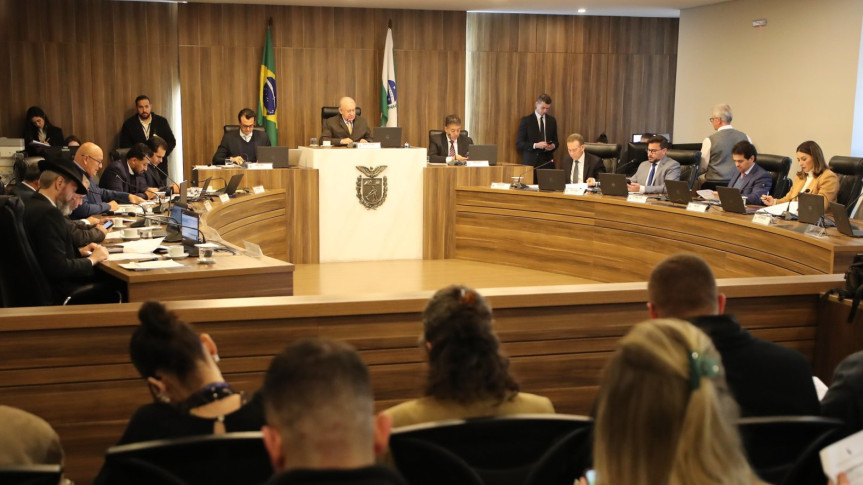 Reunião ocorreu no início da tarde desta terça-feira (10), no Auditório Legislativo.