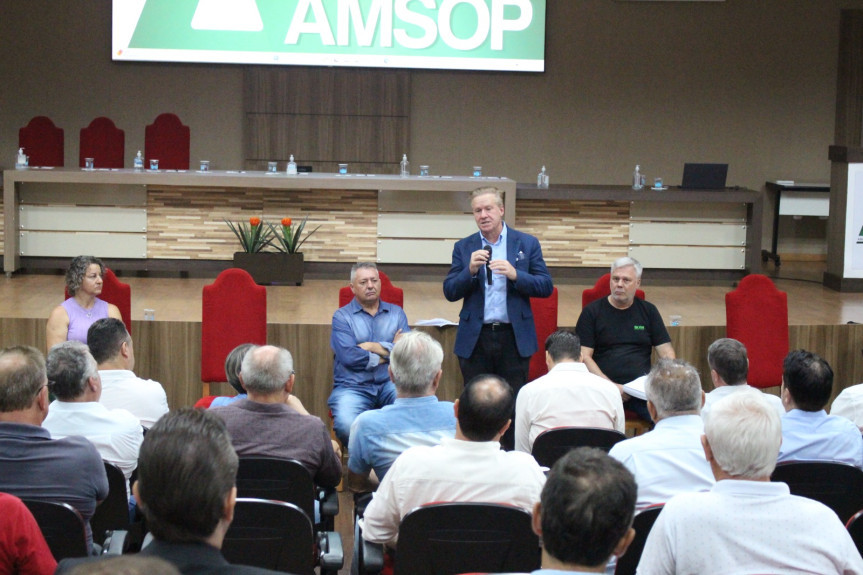 O parlamentar participou da reunião promovida pela Associação dos Municípios do Sudoeste do Paraná (Amsop)