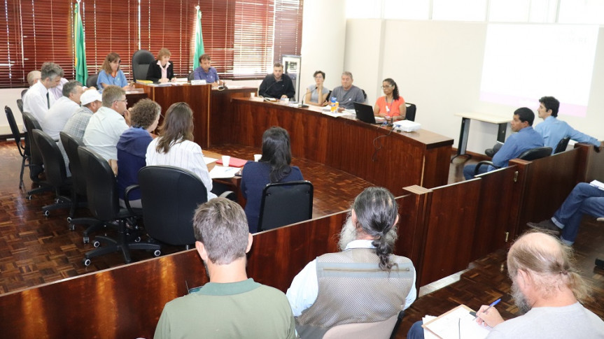 O foco das discussões da reunião do Bloco de Agricultura Familiar foram os programas nacional e estadual de alimentação escolar e a ampliação dos produtos na merenda escolar no Paraná.