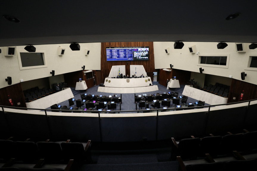 Deputados iniciam na sessão plenária remota de segunda-feira (15) a análise da PEC que trata das aposentadorias de policiais.