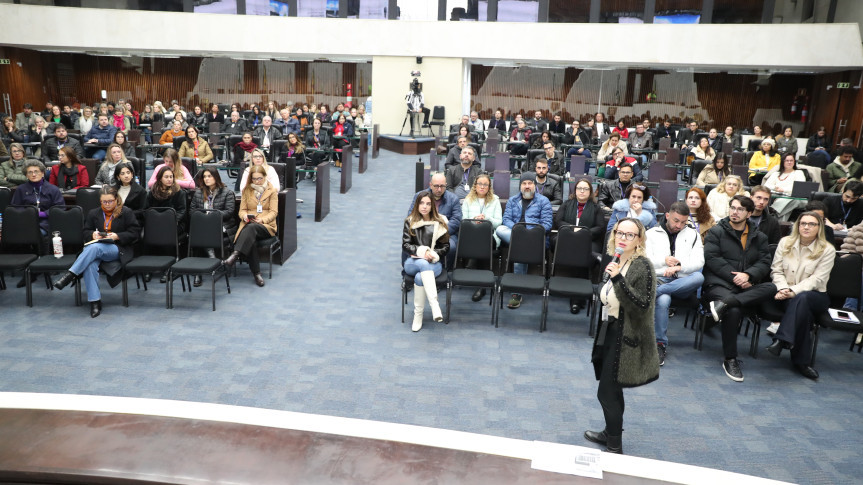 O curso de capacitação foi promovido pela Escola do Legislativo com o objetivo de apresentar as funcionalidades da plataforma e aprimorar o desempenho nas atividades administrativas.