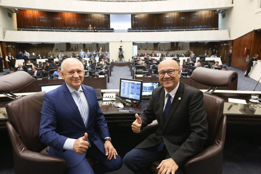 A Mesa Diretora da Assembleia, composta pelo presidente Ademar Traiano e o primeiro secretário Romanelli, transferiu para o dia 12 de fevereiro a audiência que vai debater a PEC do Pacto Federativo.