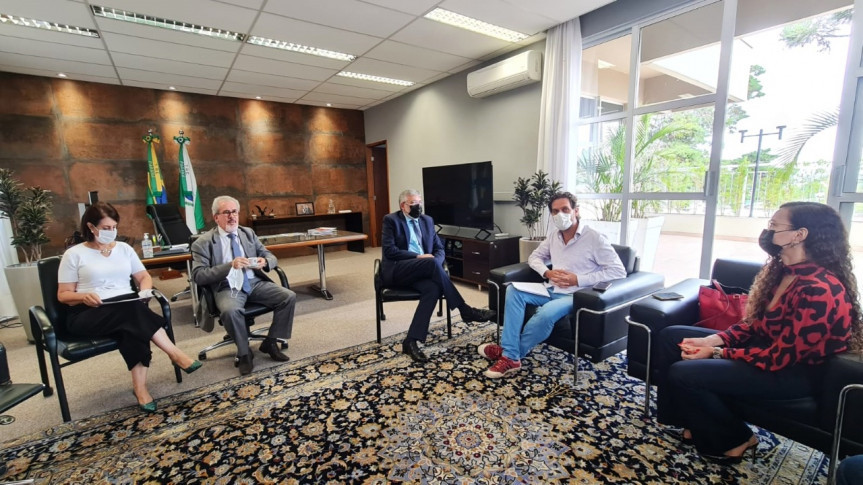 O deputado Goura em reunião com o presidente do TRE-PR, desembargador Wellington Emanuel Coimbra de Moura, para tratar do atendimento presencial para regularização eleitoral nas comunidades quilombolas, indígenas e caiçaras.