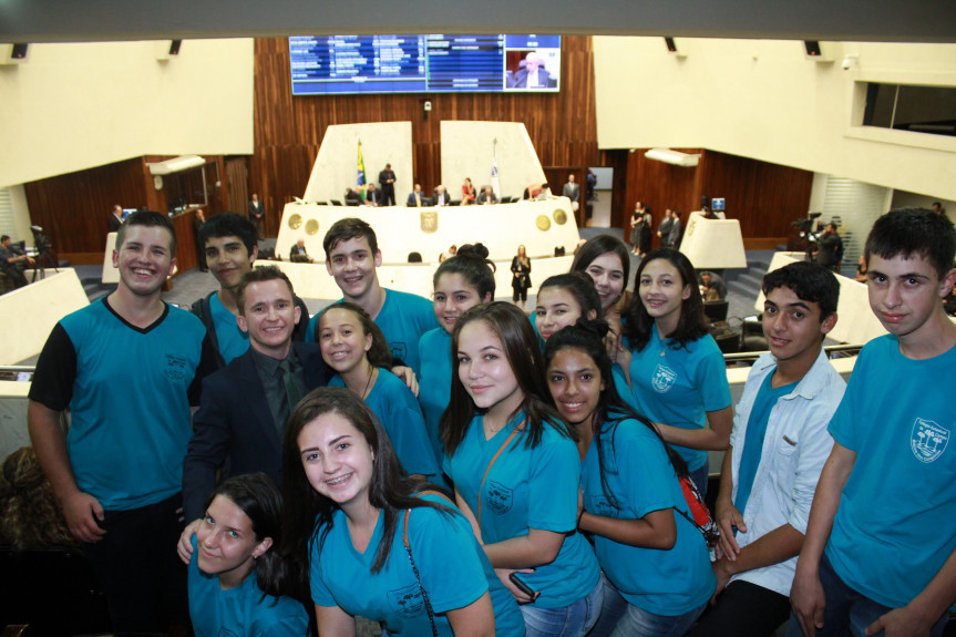 Durante o ano de 2019, 4.188 visitantes, de diversos municípios paranaenses e até do vizinho estado de Santa Catarina, foram recebidos na Assembleia Legislativa.