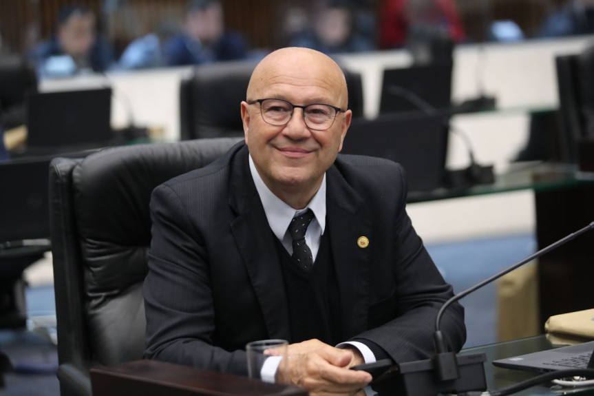 O deputado Luiz Claudio Romanelli (PSD) é presidente da Comissão de Orçamento da Assembleia Legislativa.
