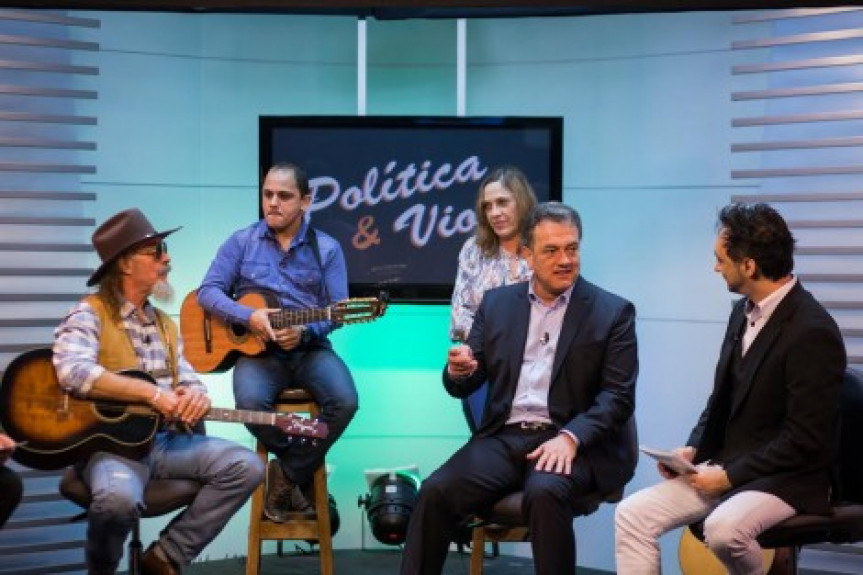 O cantor e compositor João Lopes em 2015 durante participação do programa Política & Viola da TV Assembleia