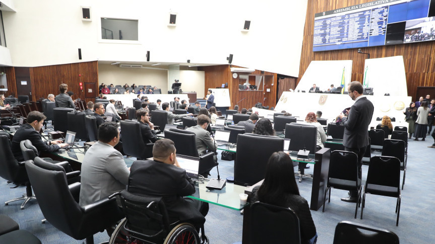 A terceira e última sessão ordinária do 6° Parlamento Universitário aprovou 40 dos 48 projetos de lei na manhã desta sexta-feira (25).