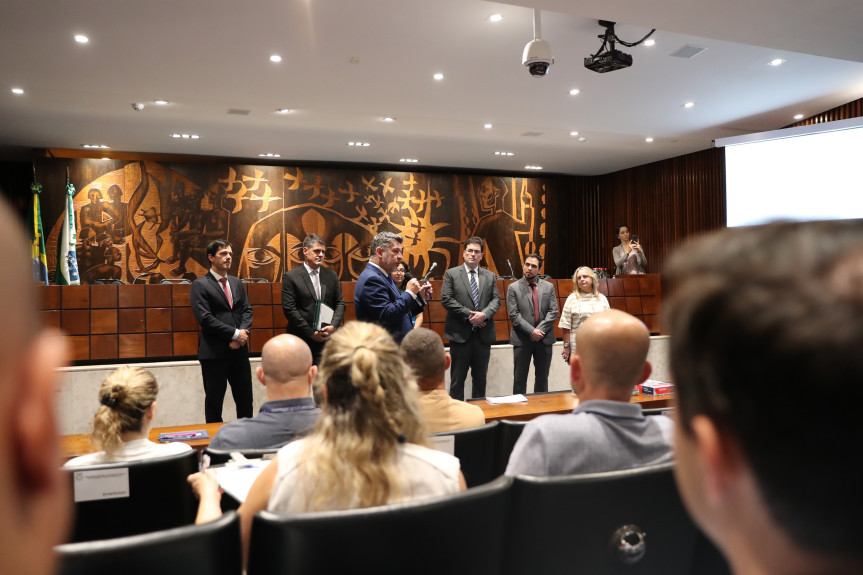 O procurador-geral da Assembleia, Paulo Sérgio Rosso, abriu os trabalhos da oficina, que ocorreu no Plenarinho da Casa.