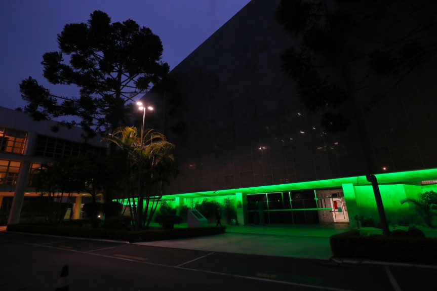 A Assembleia Legislativa do Paraná se iluminou de verde em prol das ações do mês que é escolhido nacional e internacionalmente para conscientização sobre as distrofias musculares.