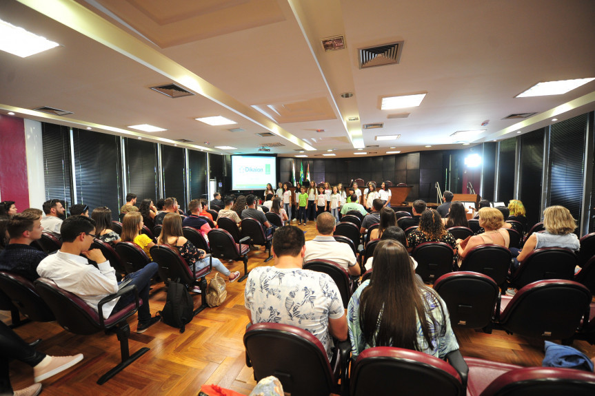 A apresentação de um coral marcou a visita dos participantes da Caravana da Cidadania no Ministério Público.