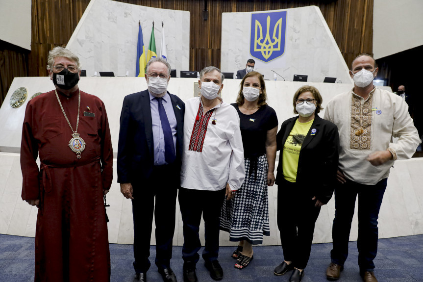 O deputado estadual Tercilio Turini participou da sessão especial de solidariedade ao povo ucraniano, com a presença de lideranças de diversas entidades que representam a Ucrânia no estado.