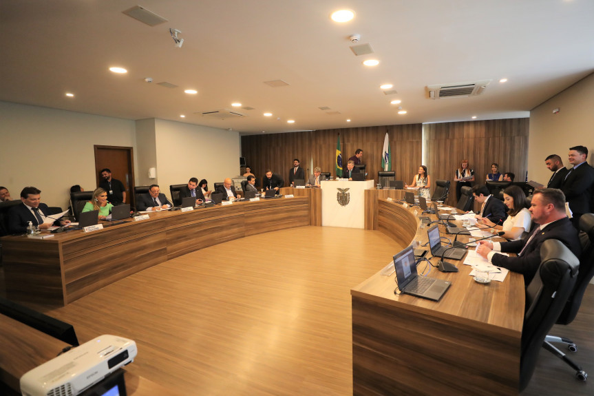 Reunião ocorreu no início da tarde desta terça-feira (19), no Auditório Legislativo.