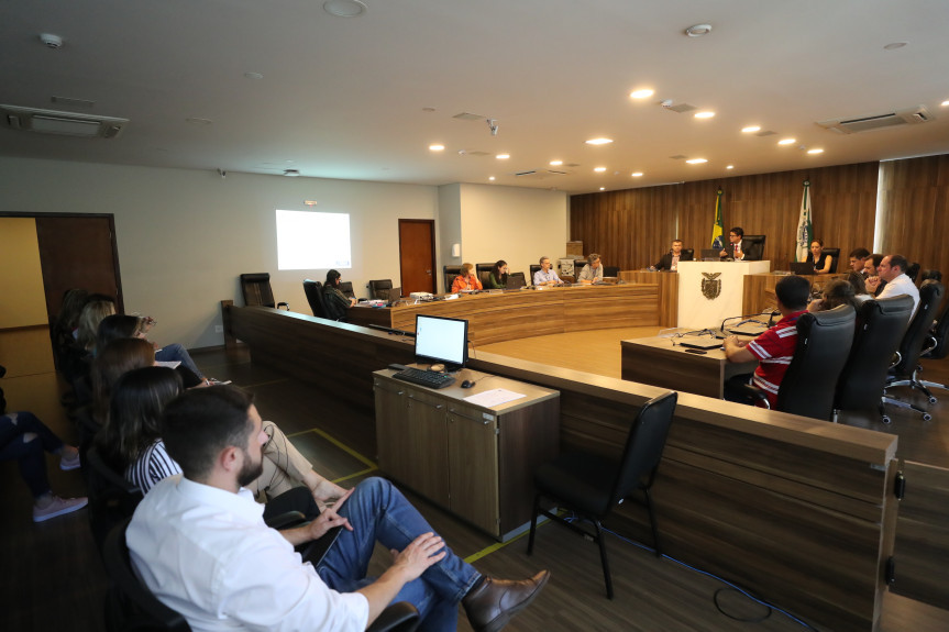 Reunião aconteceu na tarde desta quinta-feira (2), no Auditório Legislativo.