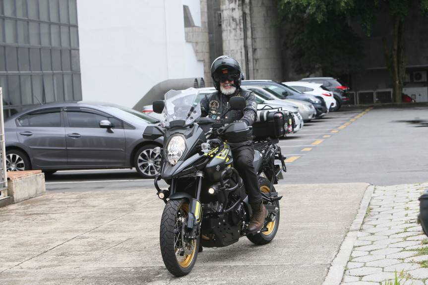 Nelti e sua paixâo : a motocicleta
