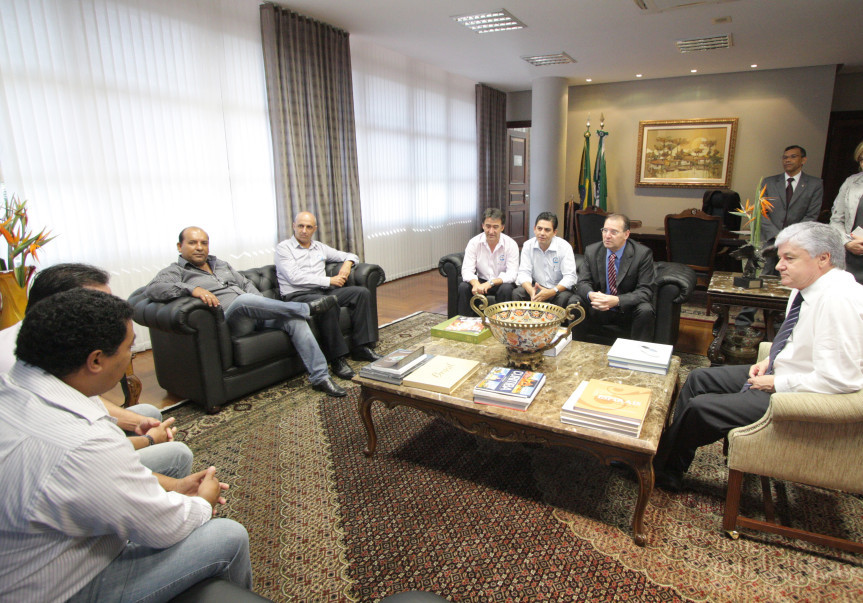 Presidente do Legislativo, deputado Valdir Rossoni (PSDB), recebe representantes da Femoclam.