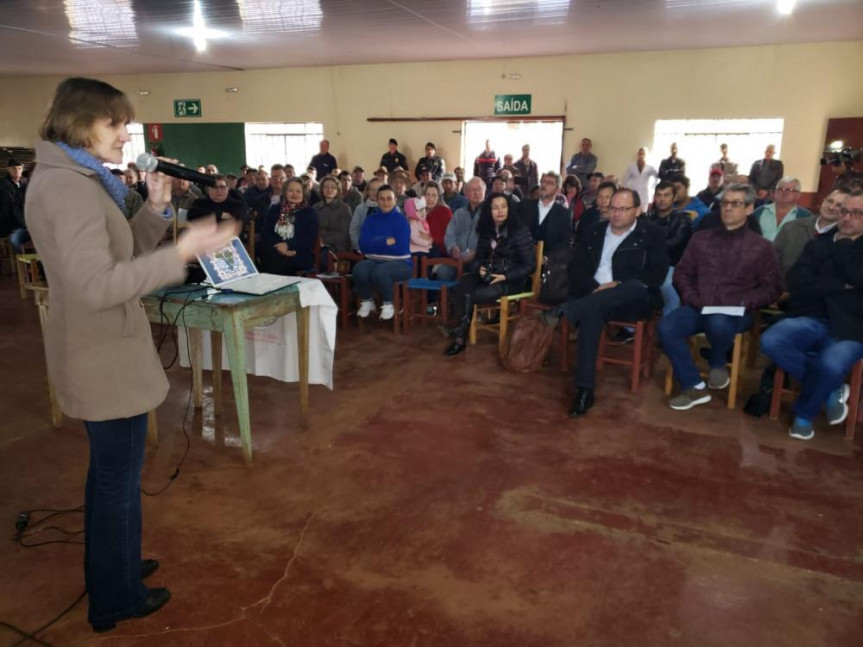 Deputado Luciana Rafagnin (PT) representa a Comissão de Direitos Humanos da Alep em reunião com famílias que serão atingidas pela barragem PCH Bela Vista e Copel.