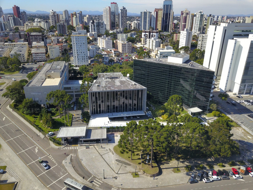 Projeto de lei que prevê o videomonitoramento de obras com recursos totais ou parciais do Estado segue em debate na Assembleia Legislativa do Paraná.
