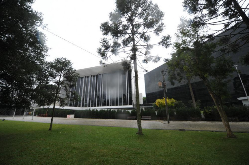 Fachada da Assembleia Legislativa do Paraná.