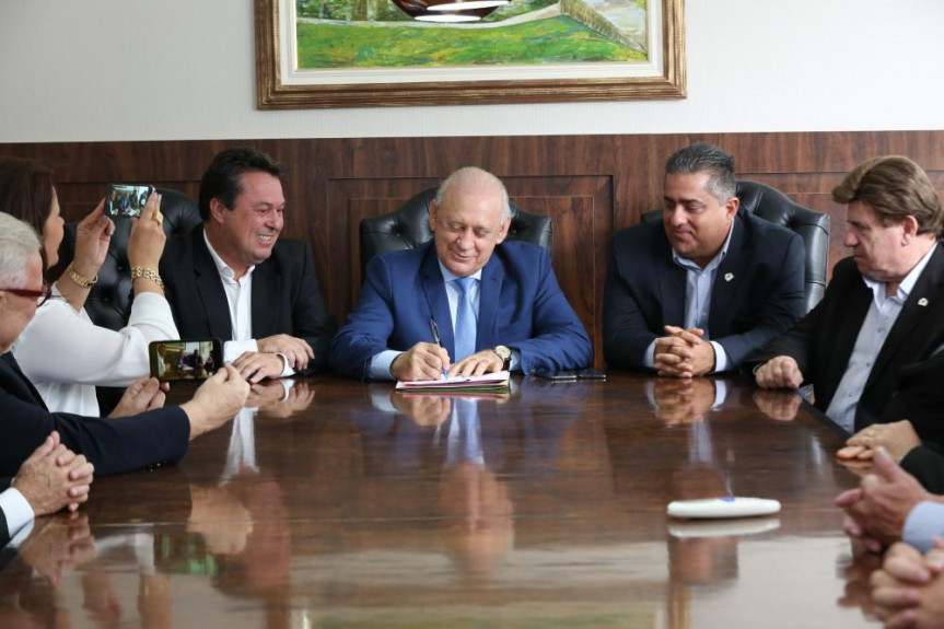 Presidente Ademar Traiano (PSDB) promulga a nova lei, conforme projeto de autoria do deputado Marcio Nunes (PSD).