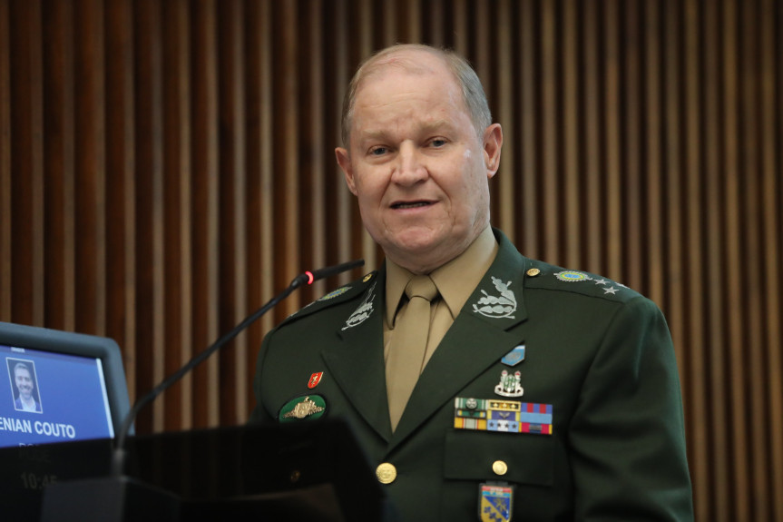 Autoridade militar máxima do Paraná e Santa Catarina, o General de Divisão José Ricardo Vendramin Nunes é o Comandante da 5ª Divisão de Exército Brasileiro.