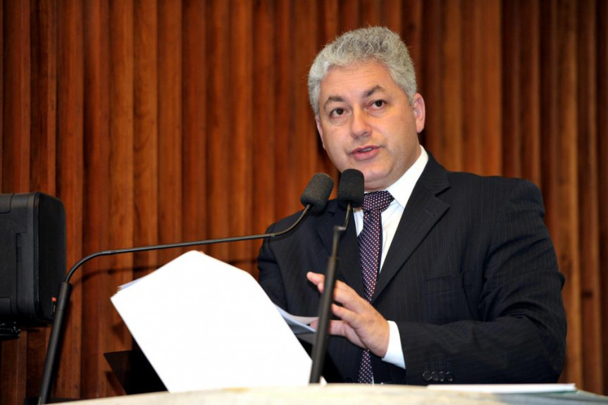 Relator da CPI dos Pedágios, deputado Douglas Fabrício (PPS), durante a leitura das conclusões da comissão.