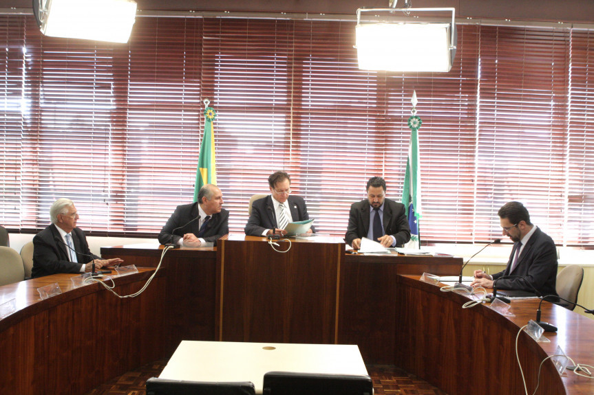 Reunião da Comissão de Finanças.