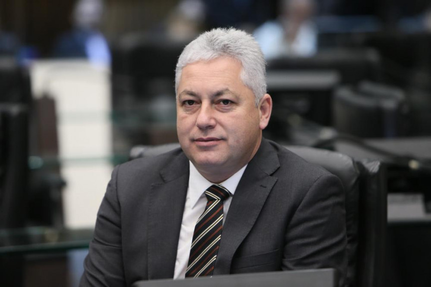 Projeto do deputado Douglas Fabrício determina que cartazes sejam colocados em aeroportos informando sobre peso e dimensão de bagagens.