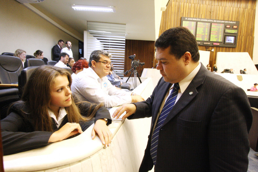 A recém-formada em Direito, Flaviane Bernardo Pinto, de 23 anos, acompanhou a rotina do deputado.