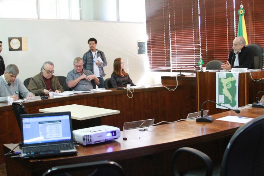 Reunião foi conduzida pelo relator do projeto na Comissão de Ecologia, deputado Rasca Rodrigues (PV).