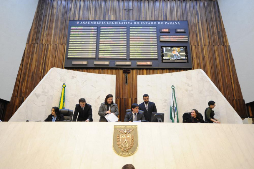 Nesta segunda-feira (24) a sessão foi presidida pelo deputado André Bueno (PDT).