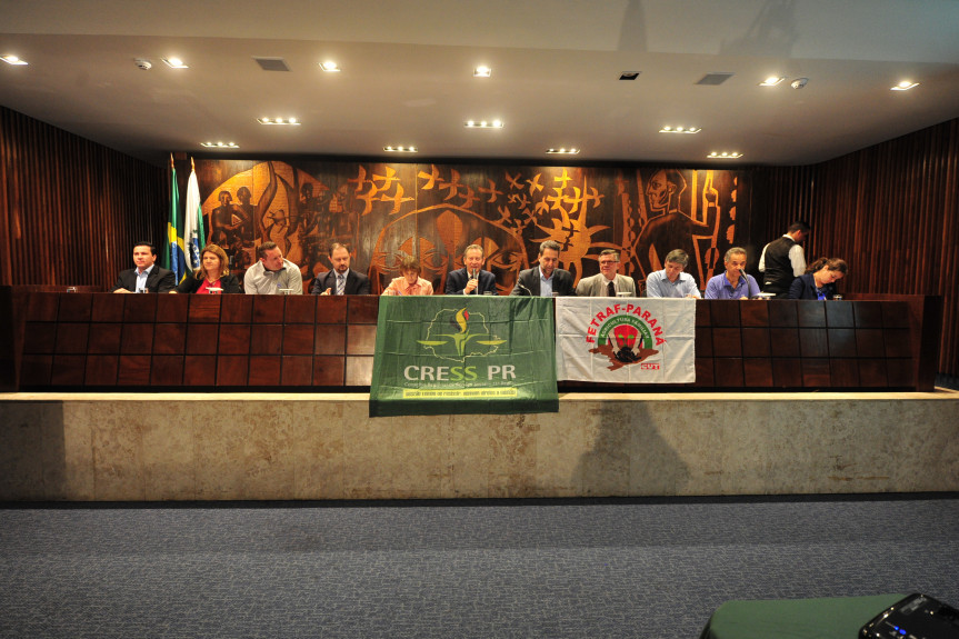 Audiência pública debate a concessão de benefícios previdenciários.