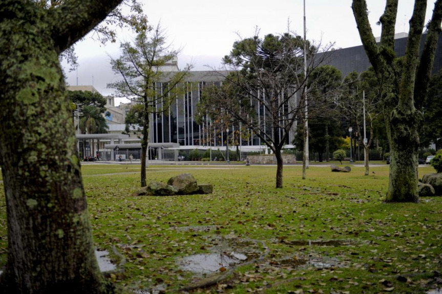 Fachada Assembleia Legislativa do Paraná.